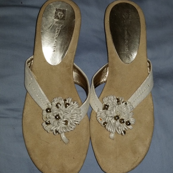 EUC Ivory Metalicized Thong Sandals Sz.9 - Picture 1 of 7